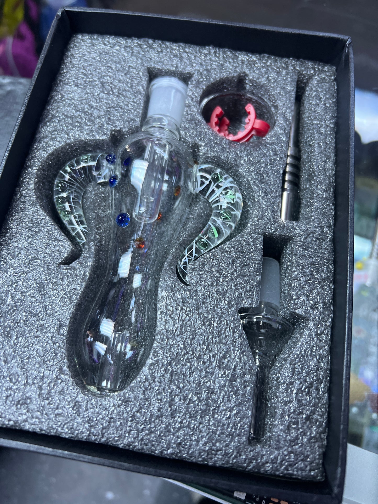 Nectar collector with bead and horn decals