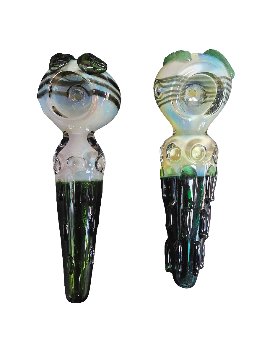 Glass pipe with leaf holding points and drip style glass