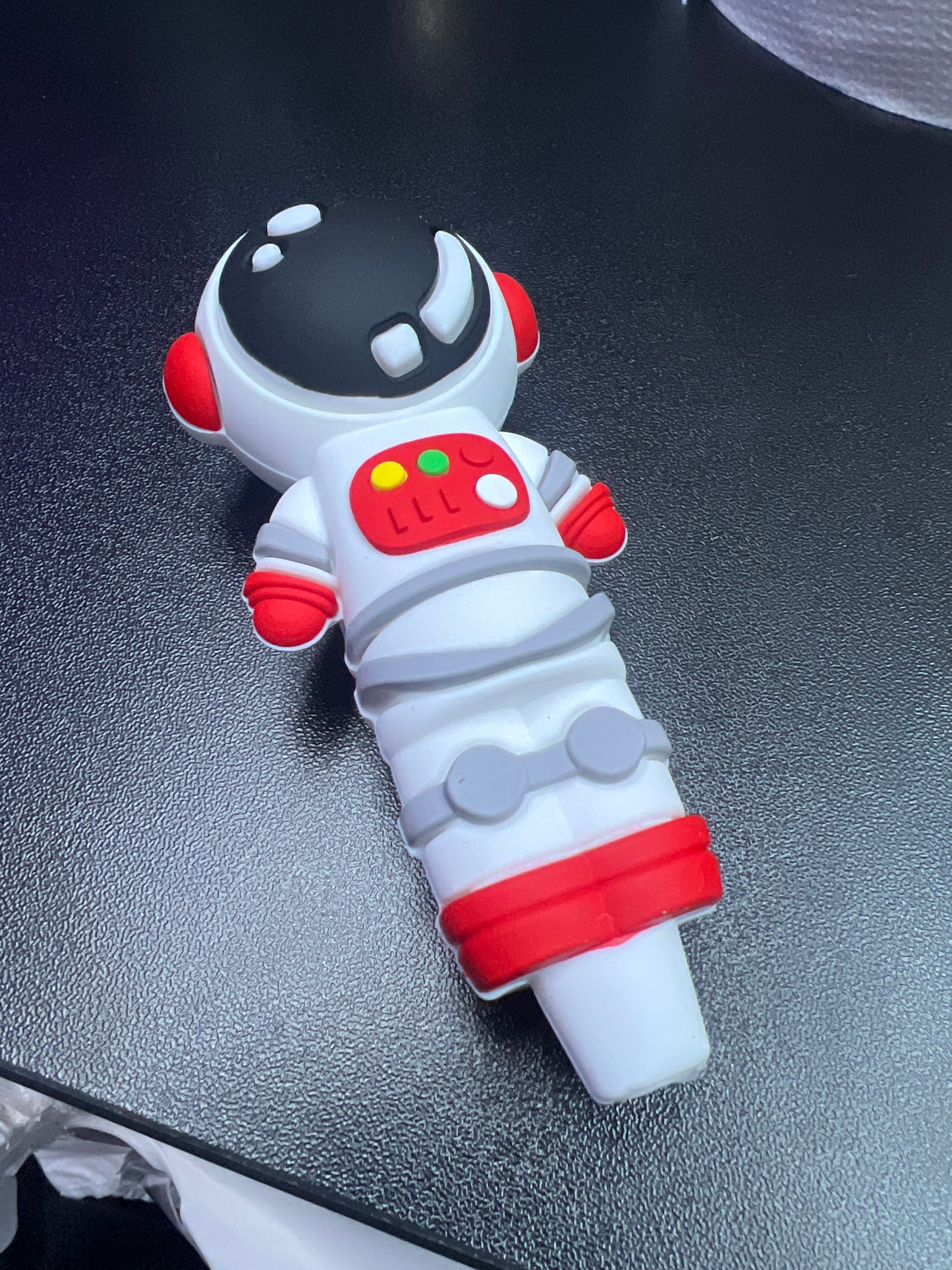 Astronaut hand pipe