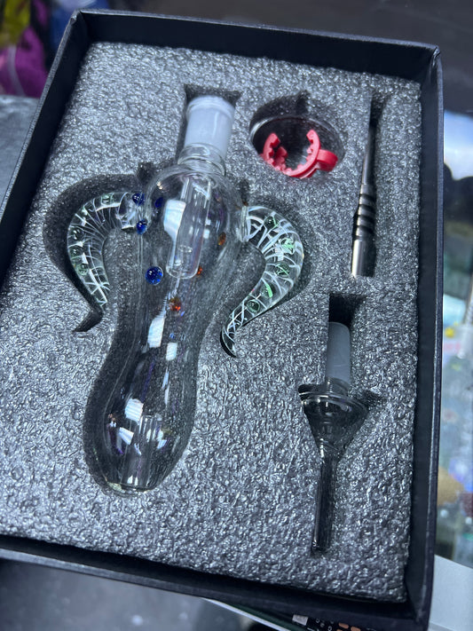 Nectar collector with bead and horn decals