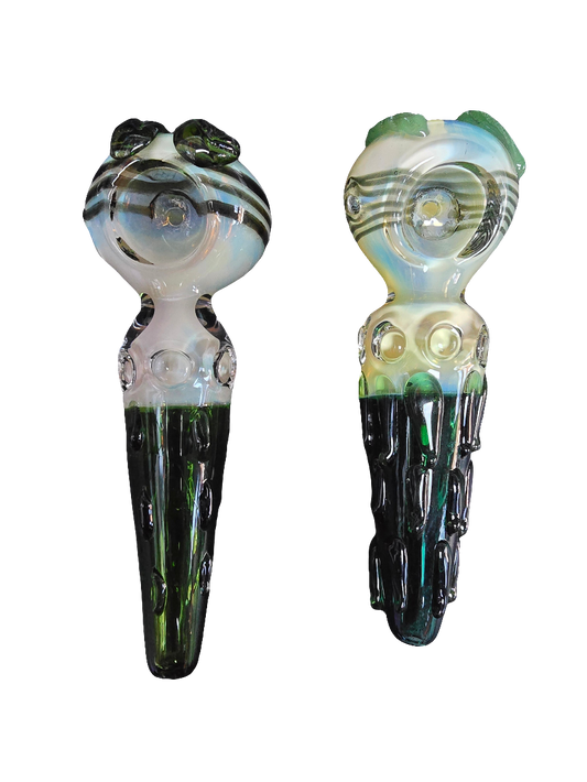 Glass pipe with leaf holding points and drip style glass
